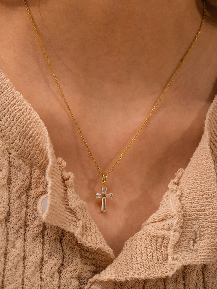 Zoella | Stralende Gouden Kruisketting | Met Zirkonia Steentjes