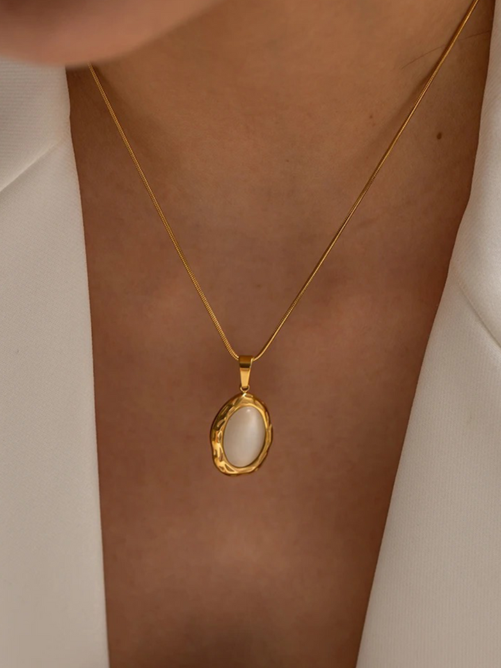 Zoella | Stralende Gouden Ketting Met Opaal Edelsteen | Tijdloze Look