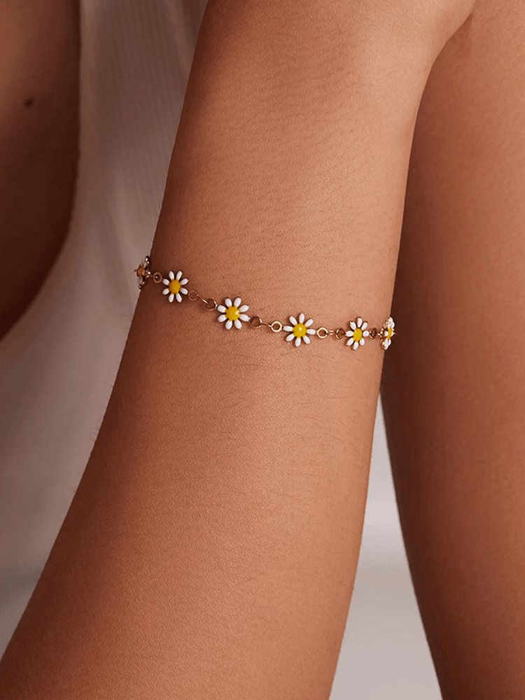 Zuley | Dames Witte Bloemen Armband Goud | Chique Flower Design