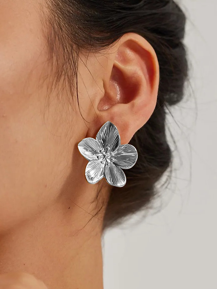 Ria | Elegante Zilveren Bloemoorbellen | Zilver