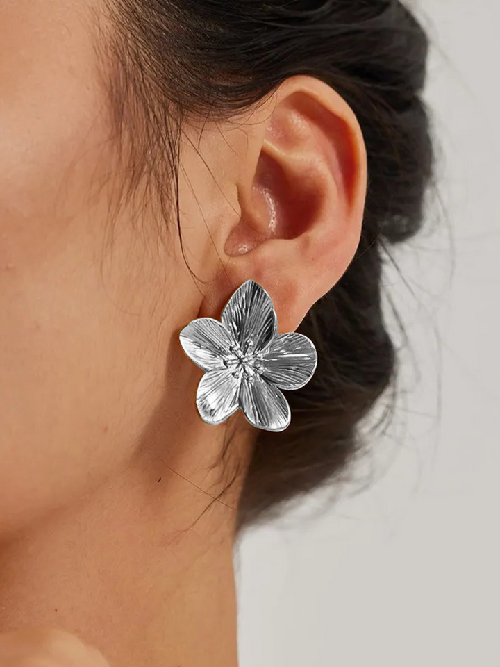 Ria | Elegante Zilveren Bloemoorbellen | Zilver