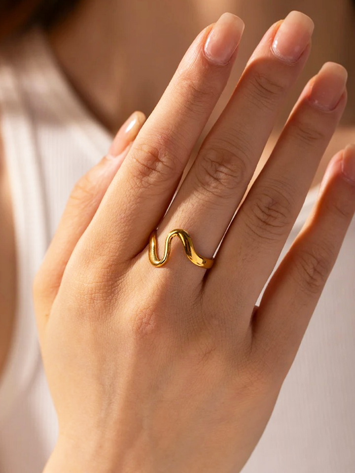 Zuley | Dames Wave Ring Goud | Elegante Sieraad voor Vrouwen