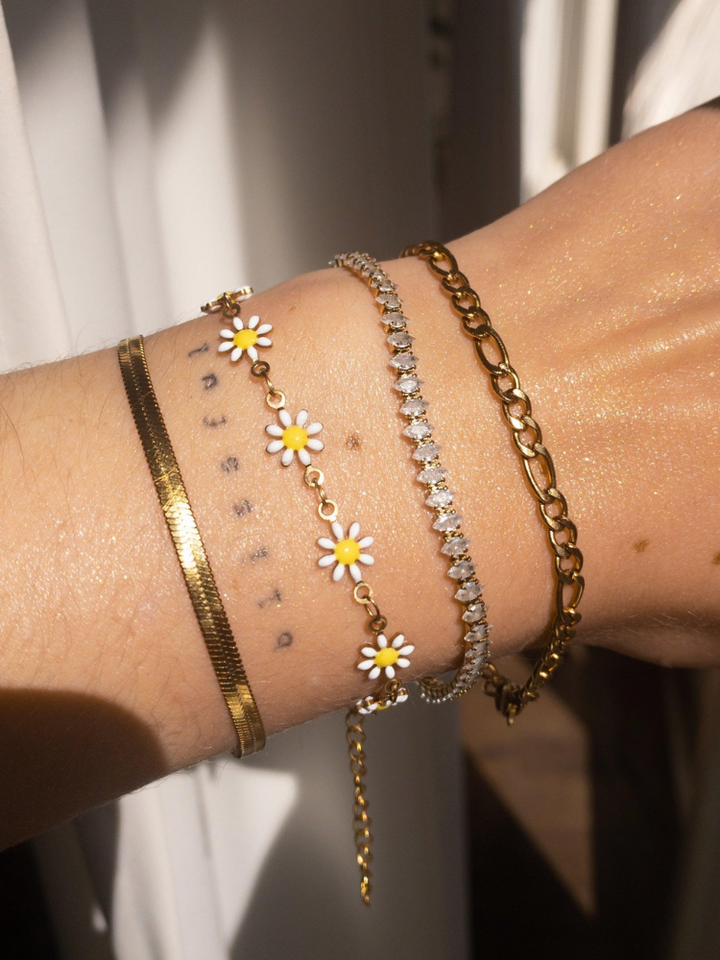 Zuley | Dames Witte Bloemen Armband Goud | Chique Flower Design