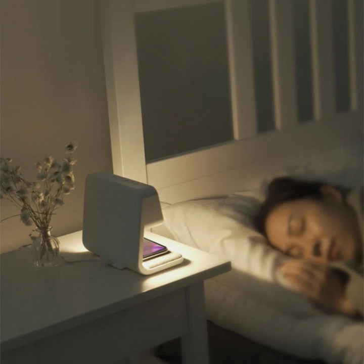 Demora | 3-in-1 Bedlamp met Draadloze Oplader | LCD Alarmklok & Touch Dimbare LED Tafellamp