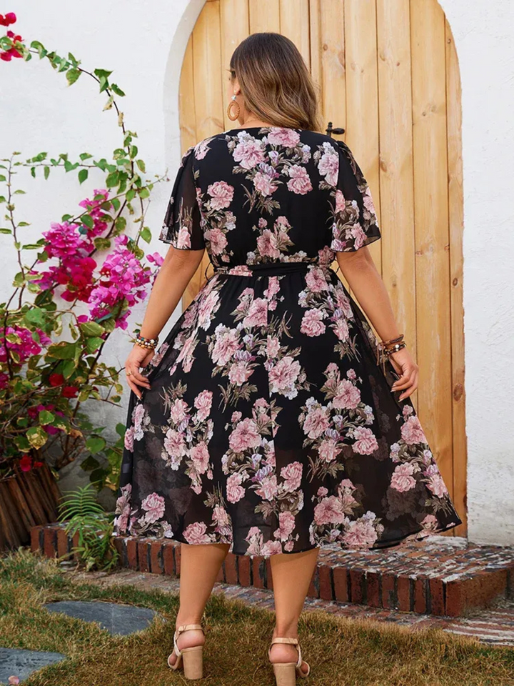 Dewi | Plus Size Boho Dames Bloemenjurk Met Vlindermouwen En Riem