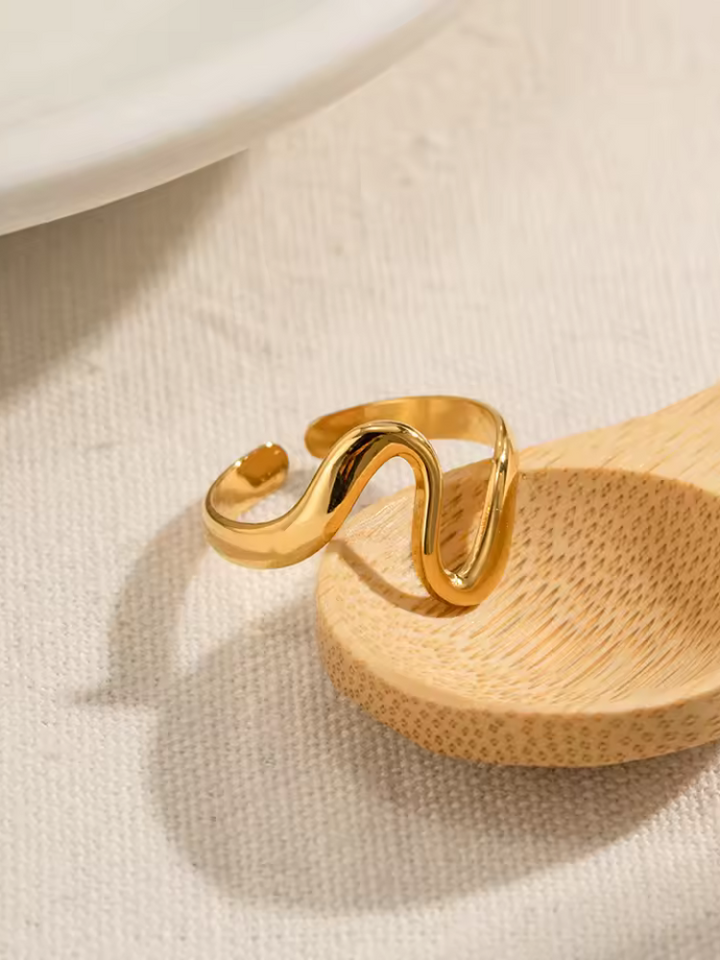 Zuley | Dames Wave Ring Goud | Elegante Sieraad voor Vrouwen