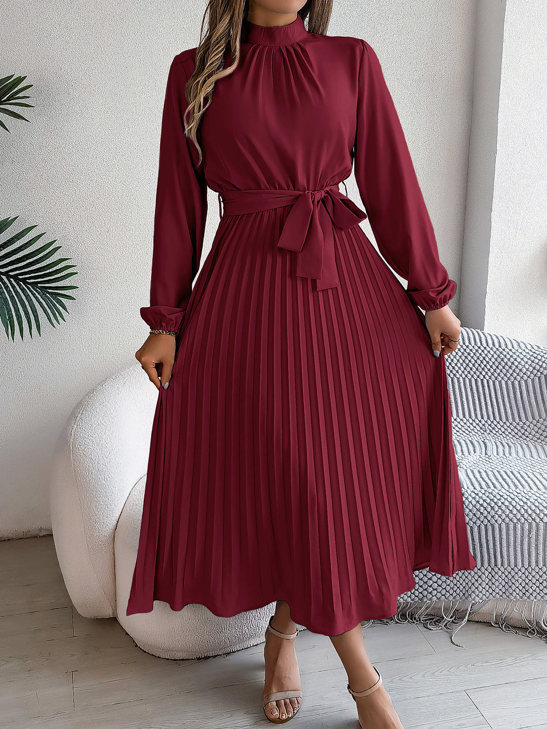 Jade | Dames Elegante Jurk | Opstaande kraag, Lange mouwen en Geplooide Rok