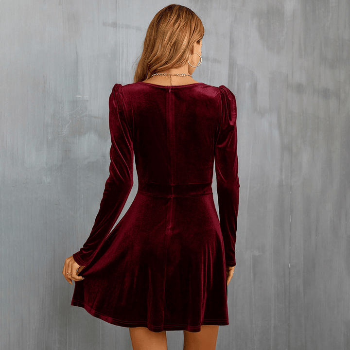 Lea | Rode Velvet Flare Jurk met V - hals | Dames Avondjurk - Sorata