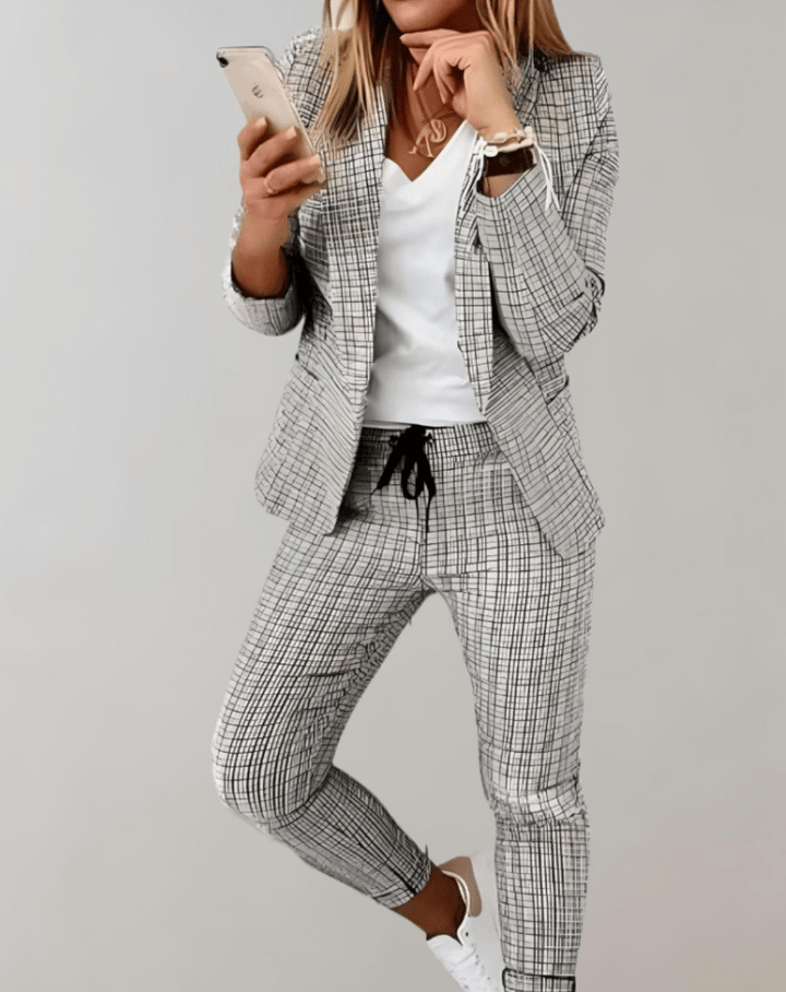 Mary | Tweedelige Set met Getailleerde Geruite Blazer en Bijpassende Broek - Sorata
