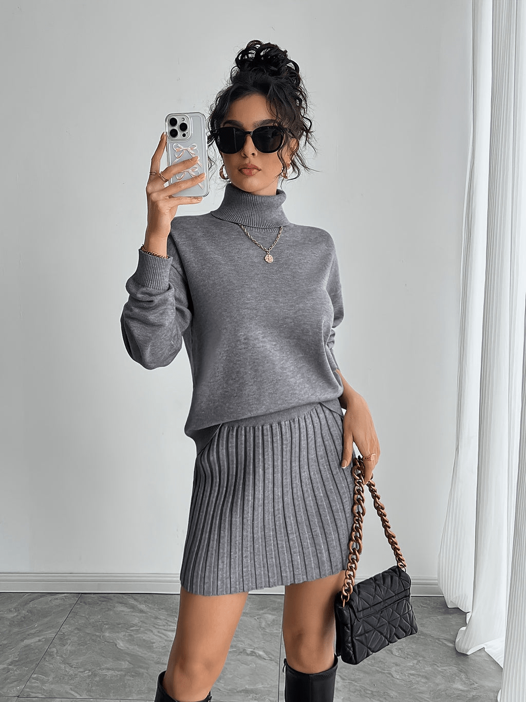 Selina | Elegante Tweedelige Gebreide Grijze Dames Set | Hoogkraag Hoodie en Halve Rok - Sorata