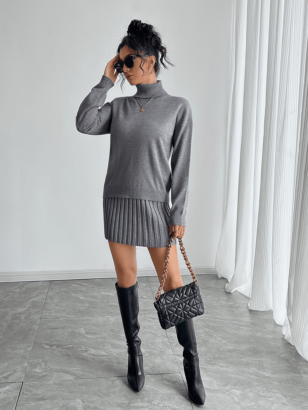 Selina | Elegante Tweedelige Gebreide Grijze Dames Set | Hoogkraag Hoodie en Halve Rok - Sorata